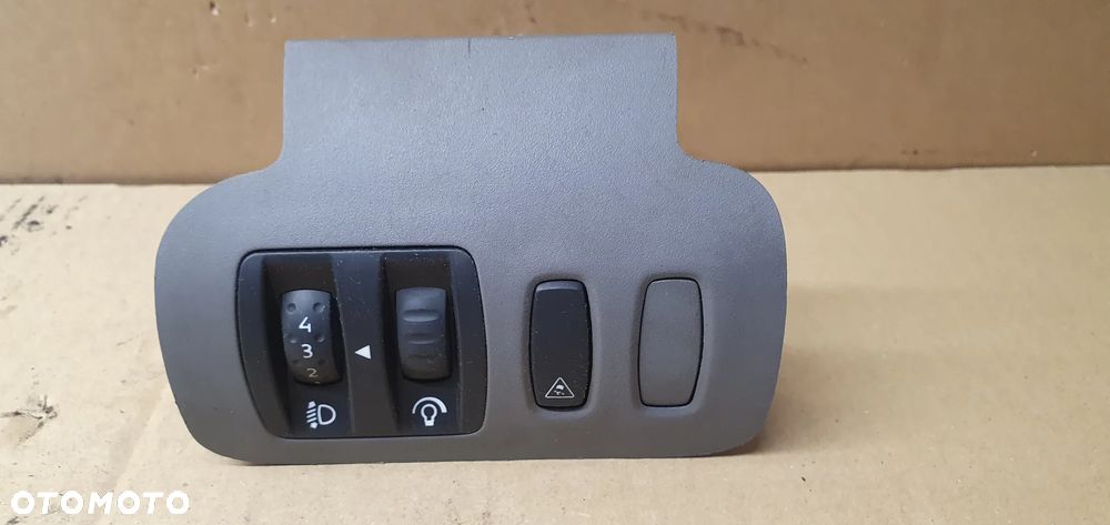 Przełącznik regulacji świateł oświetlenia Renault Scenic II 8200140985 - 1