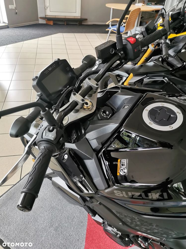 Suzuki GSX - 7