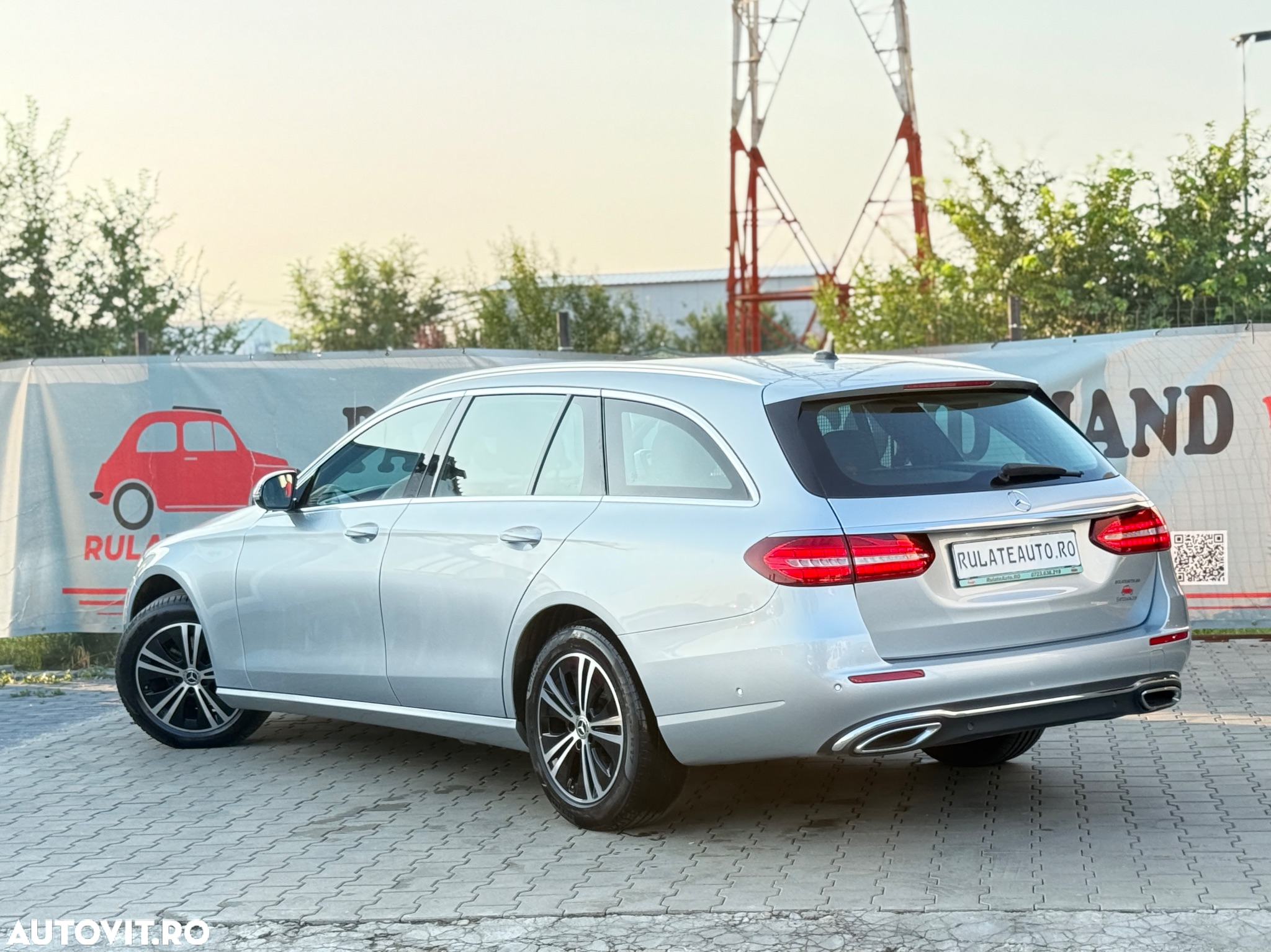 Mercedes-Benz E 220 d T 9G-TRONIC Avantgarde - 2