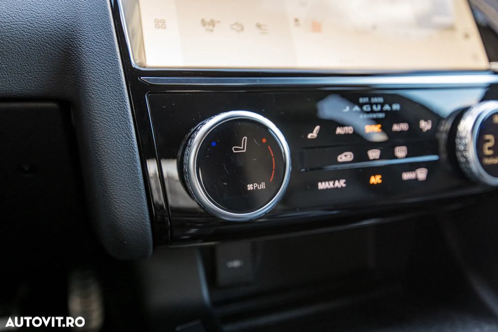 Jaguar E-Pace D200 AWD R-Dynamic SE - 22