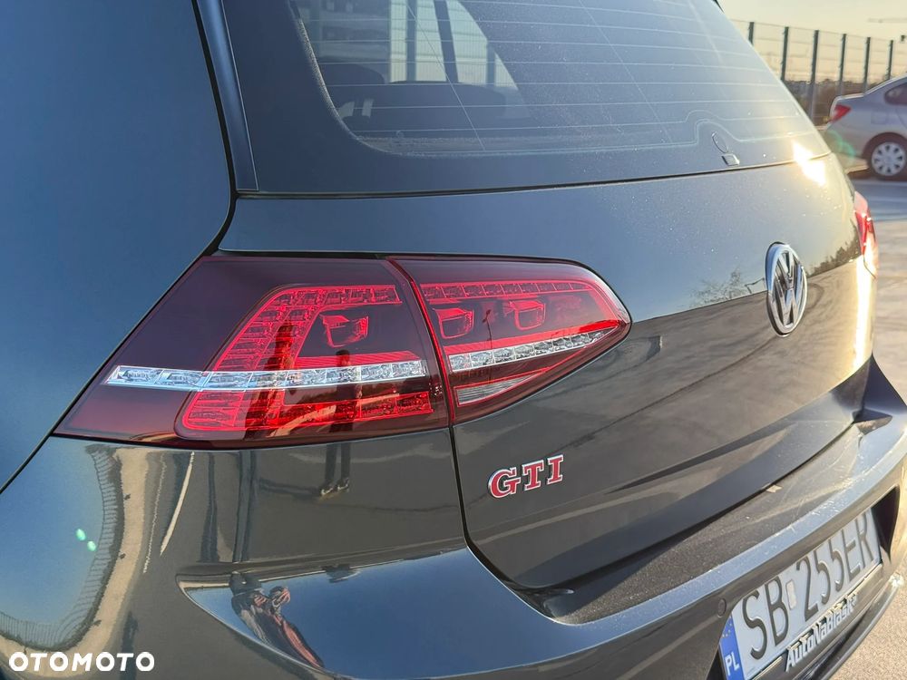 Volkswagen Golf - 6