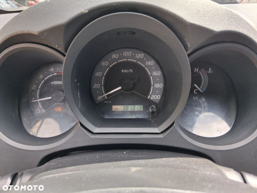 Toyota Hilux 2.5 D-4D DLX - 15