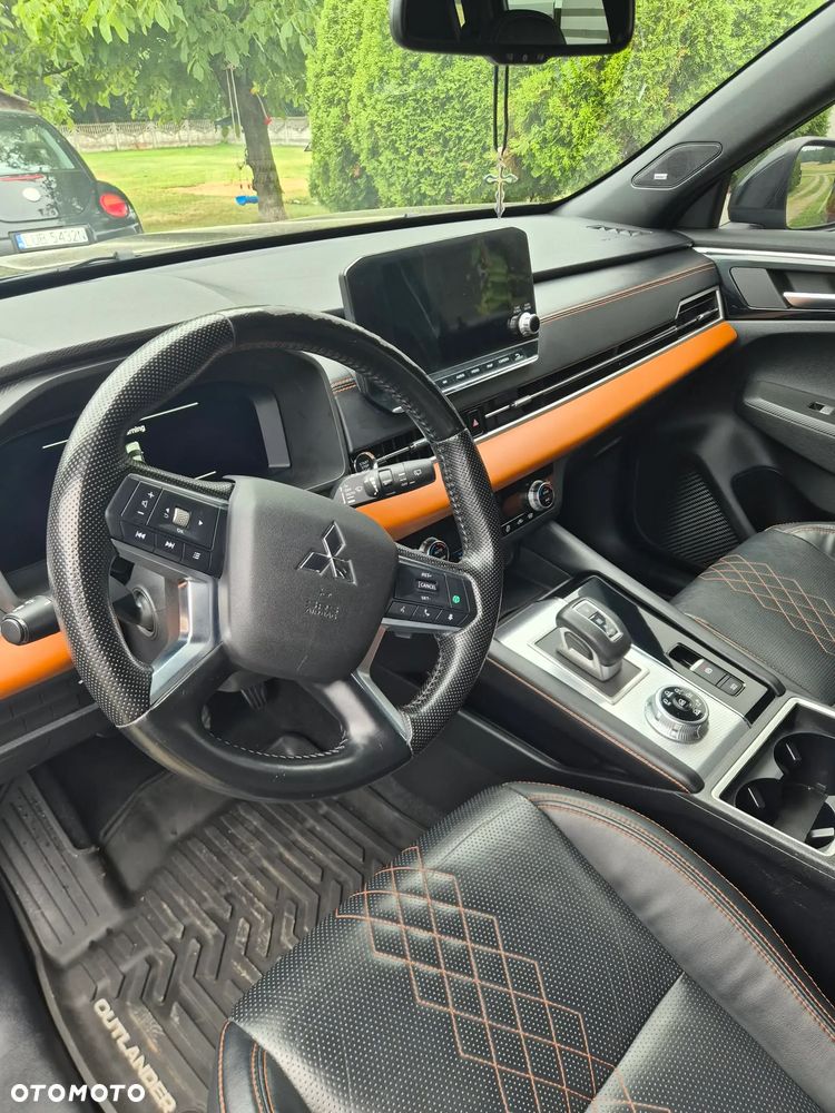 Mitsubishi Outlander - 12