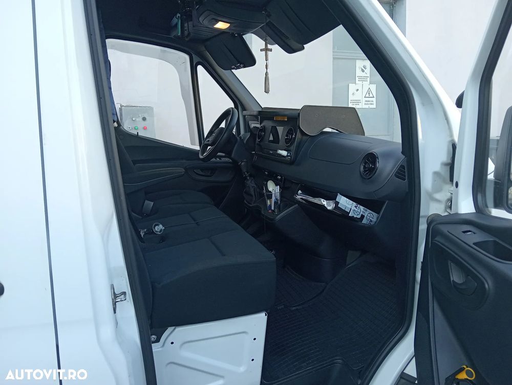 Mercedes-Benz Sprinter - 20
