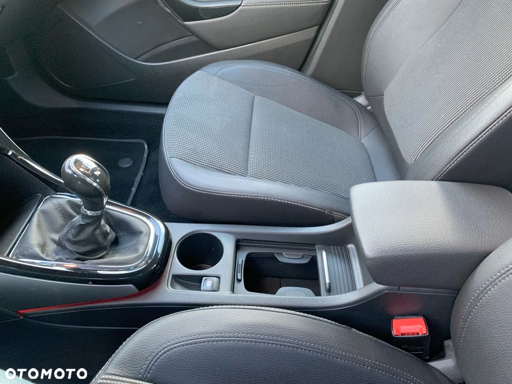 Opel Astra 1.6 CDTI Executive - 11