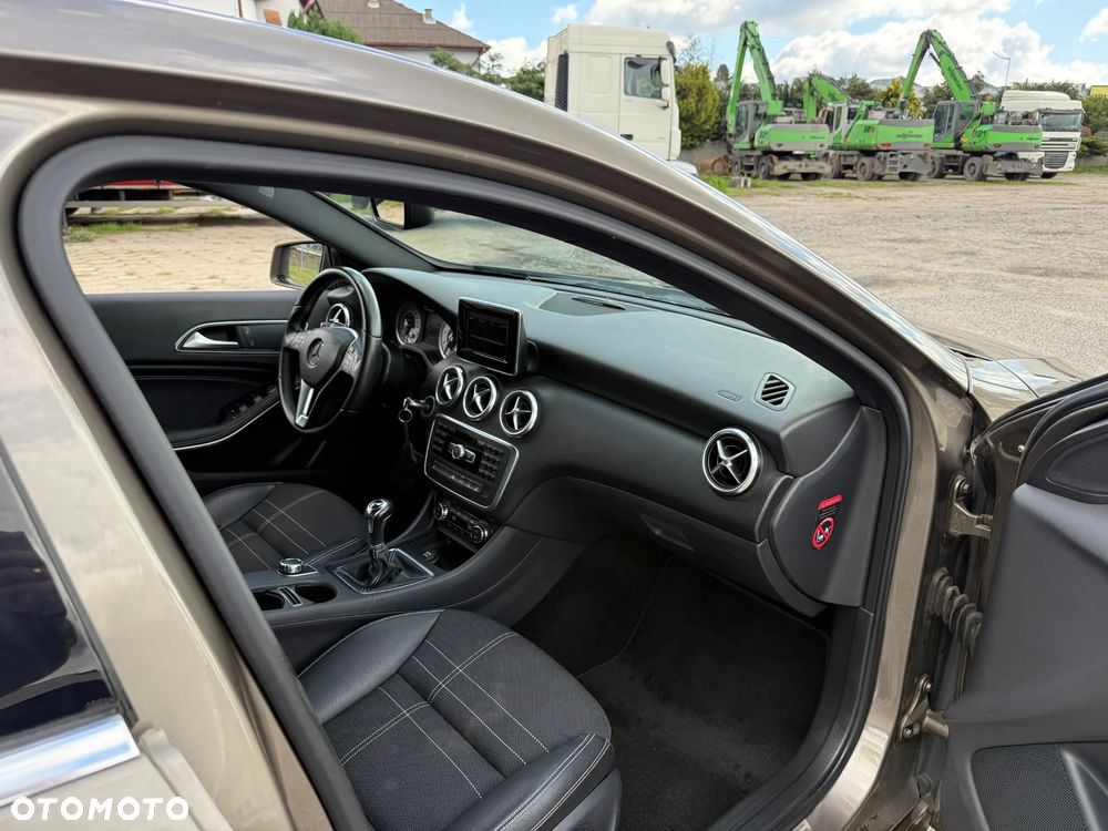 Mercedes-Benz Klasa A 180 (BlueEFFICIENCY) AMG Sport - 27