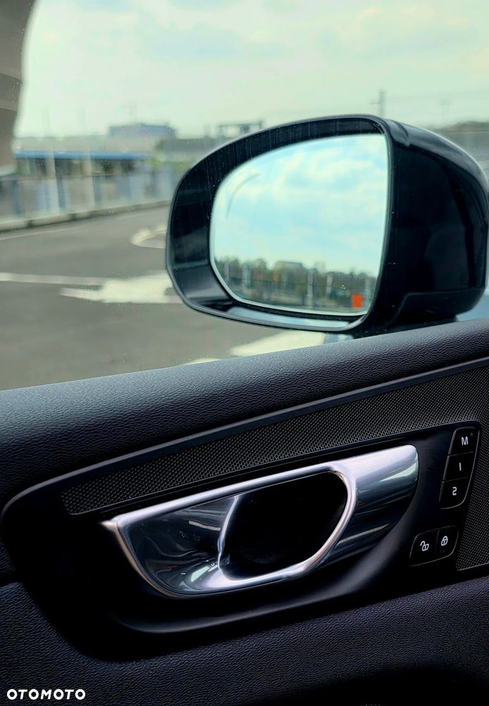 Volvo XC 60 B4 B Plus Dark - 26