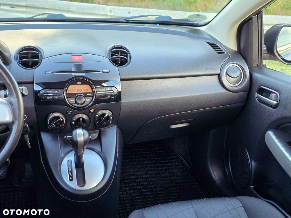 Mazda 2 1.5 Exclusive + - 27