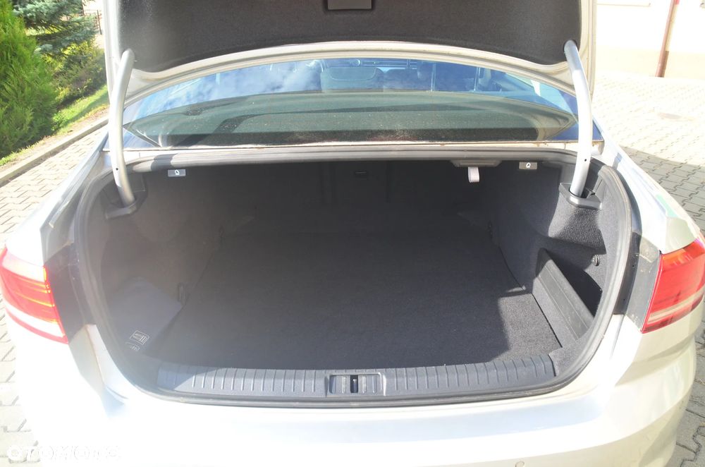 Volkswagen Passat - 10