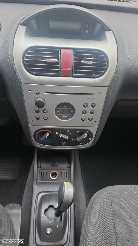 Opel Corsa 1.2 16V Enjoy Easytronic - 8