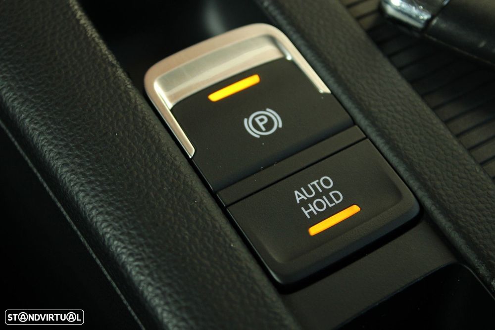 VW Passat Variant 2.0 TDi Highline DSG - 28