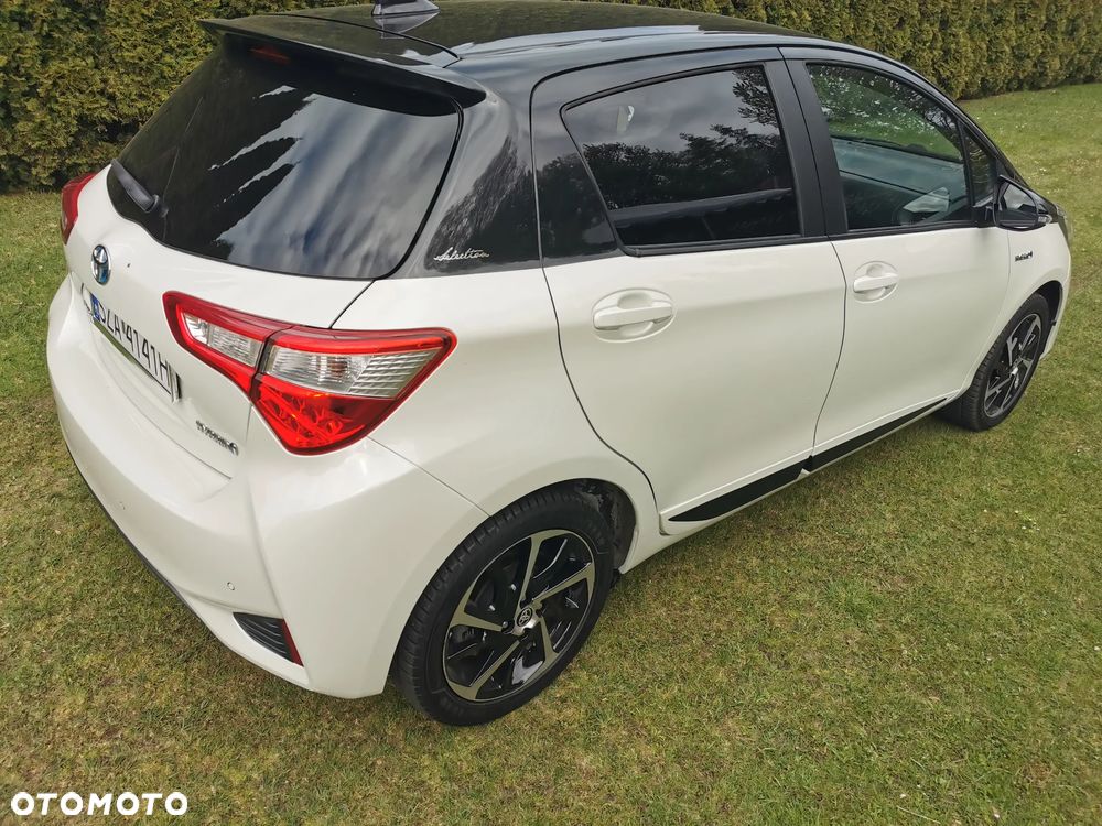 Toyota Yaris Hybrid 100 Selection - 14