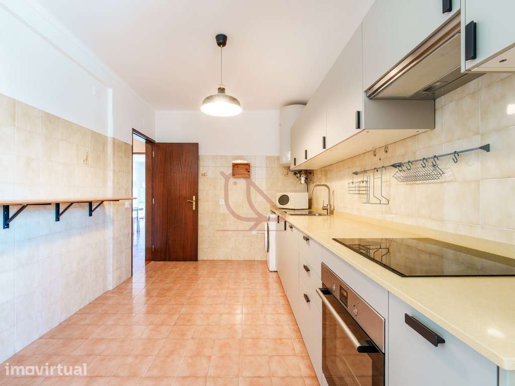 Apartamento T3 / Arrendamento / Cozinha Renovada /Varanda / Centro ... - Grande imagem: 3/31