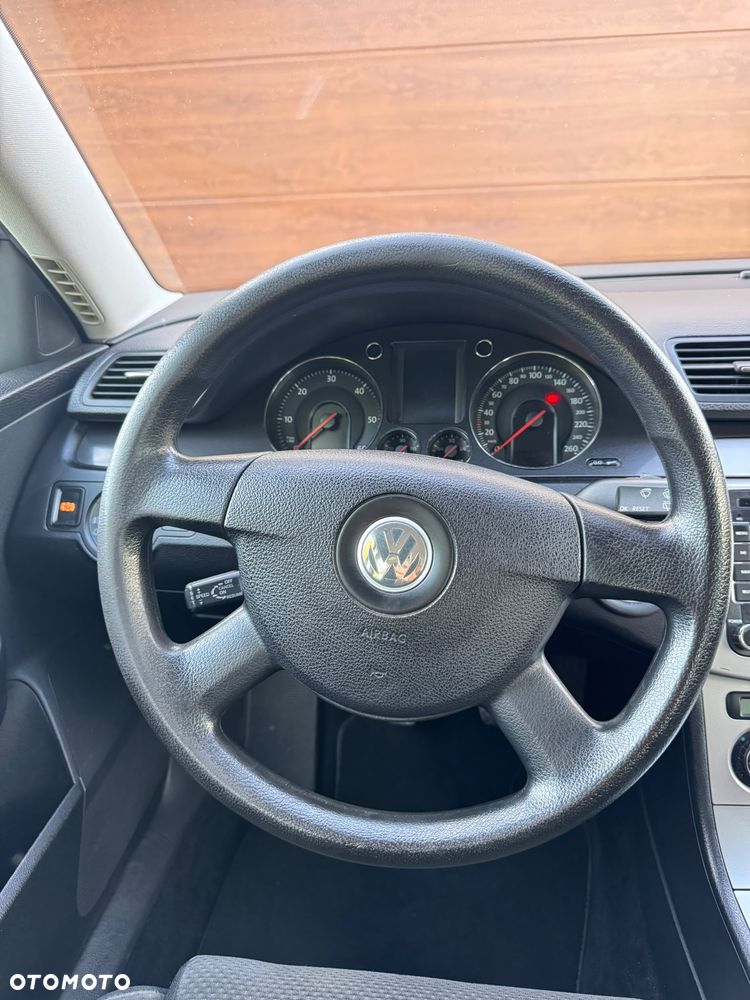 Volkswagen Passat 2.0 TDI Individual - 23