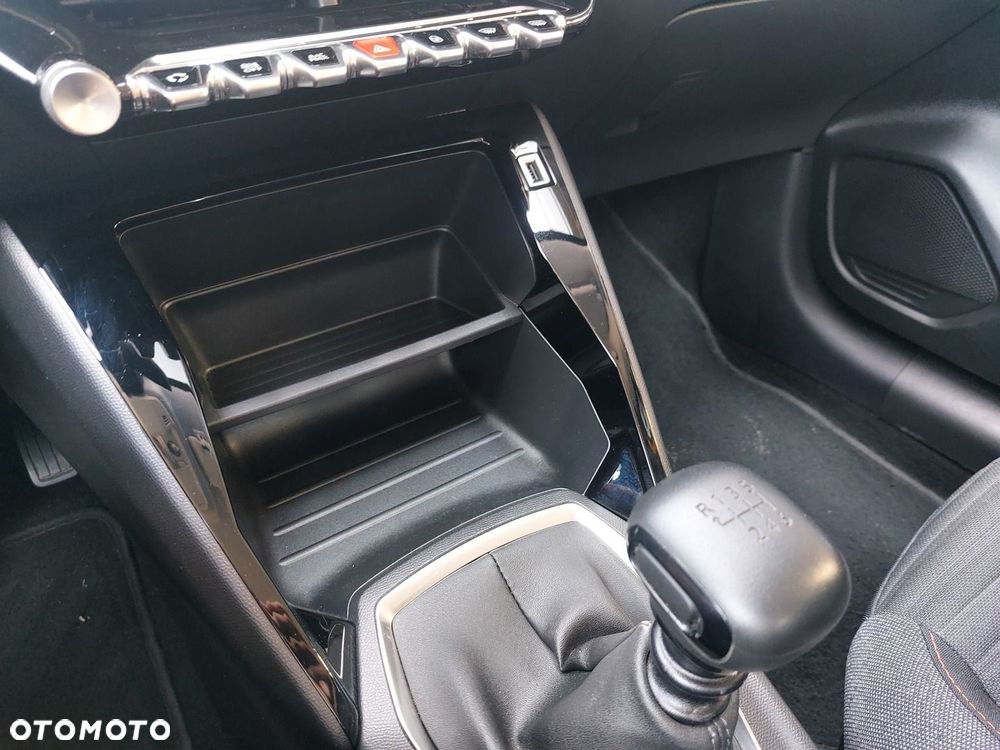 Peugeot 208 - 23