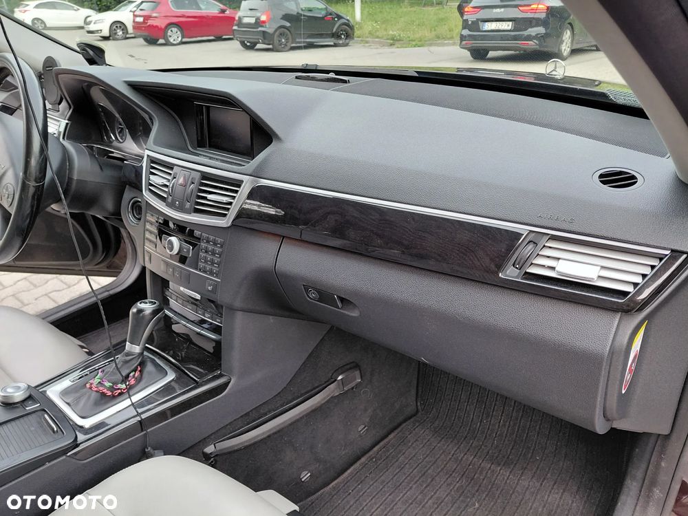 Mercedes-Benz Klasa E - 9