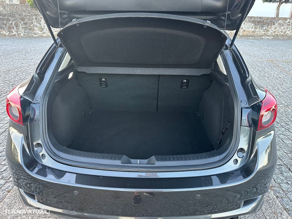 Mazda 3 Hatchback 1.5 Sky-D Excellence Pack Leather - 30