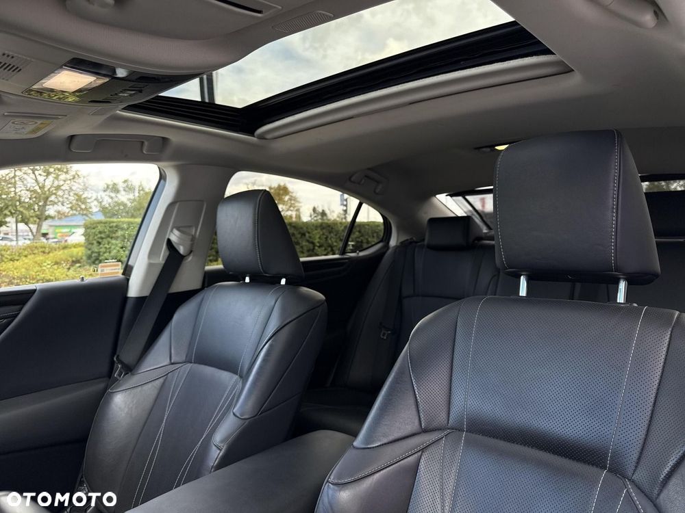 Lexus ES 300h Prestige - 12