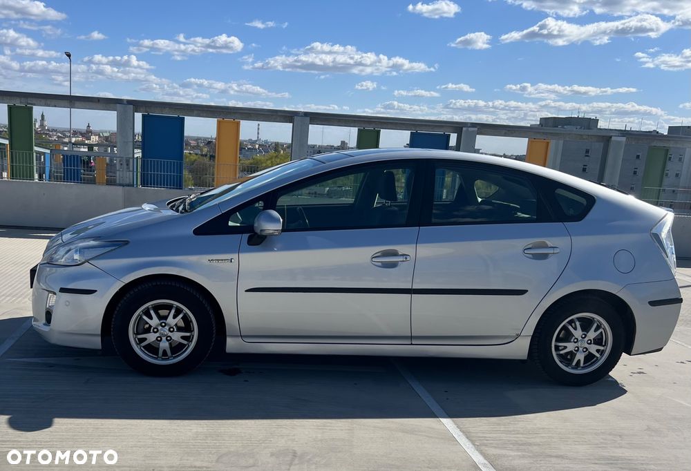 Toyota Prius (Hybrid) Executive - 5