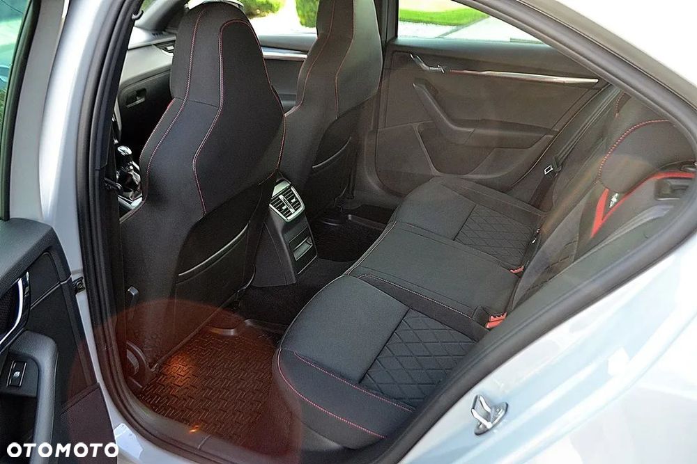 Skoda Octavia 2.0 TSI RS - 15