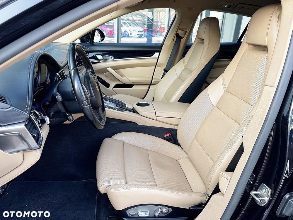 Porsche Panamera 4 - 11