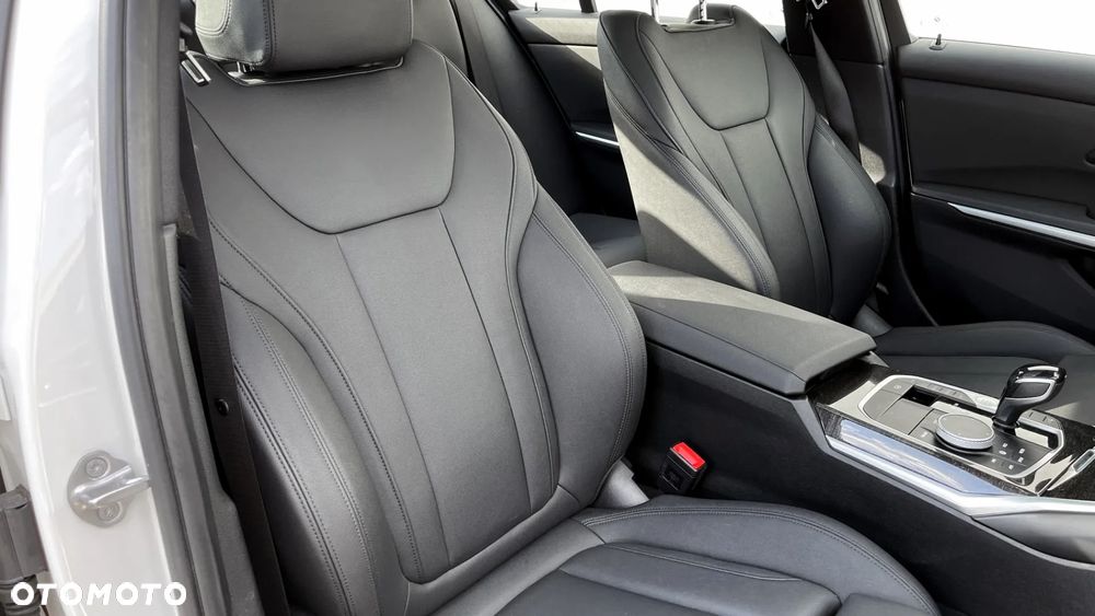 BMW Seria 3 330i Luxury Line - 20