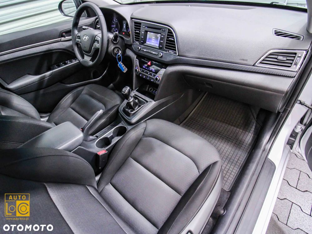 Hyundai Elantra 1.6 Comfort - 9
