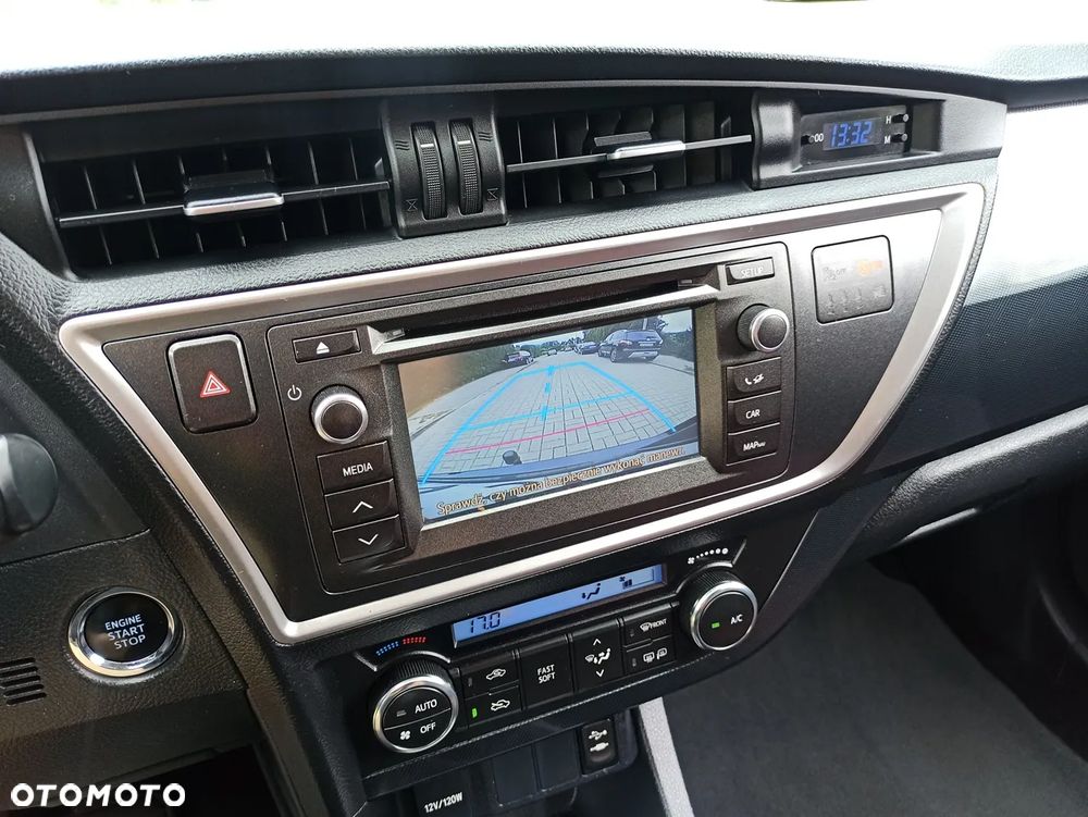 Toyota Auris 2.0 D-4D Touring Sports Executive - 16