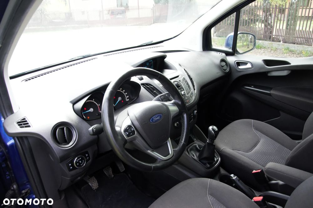 Ford Transit Courier - 23