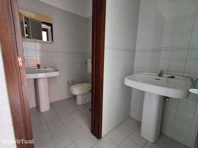 Loja para comércio/serviços ou T2/T3 - Grande imagem: 2/3