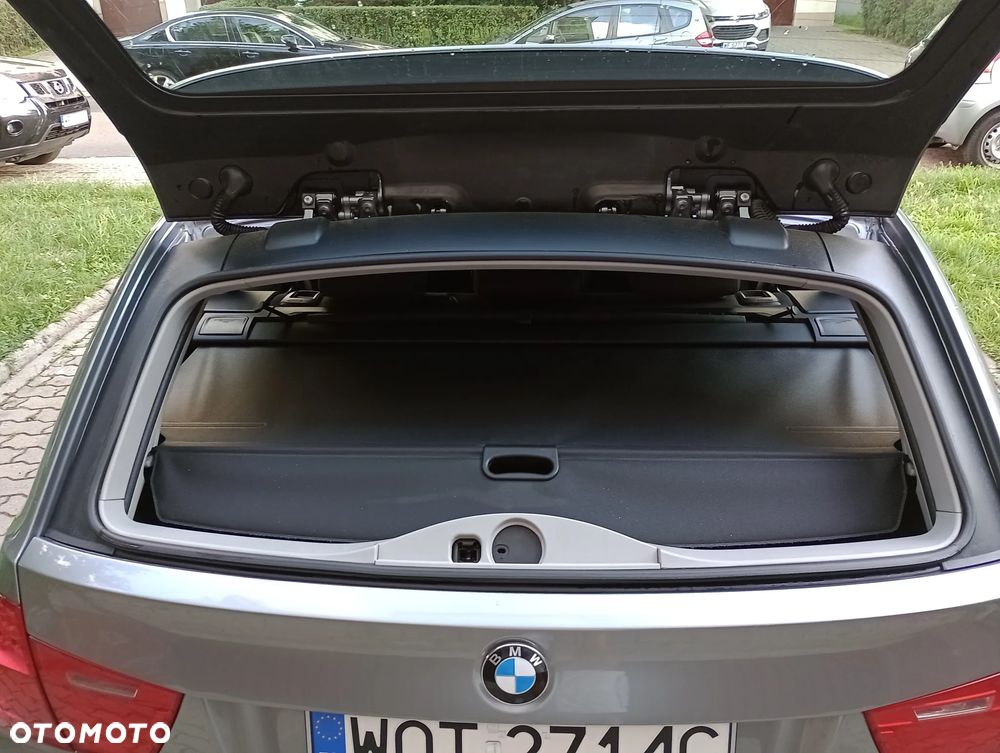 BMW Seria 3 318d DPF Touring - 9
