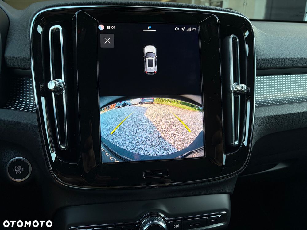 Volvo XC 40 B3 B DKG Plus Black Edition - 24
