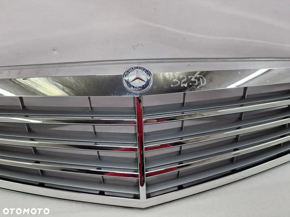 MERCEDES C-KLASSA W204 06- ATRAPA / GRILL PRZEDNI PRZÓD ŁADNY , NR A2048800323 , NR AUKCJI GL323 - 18