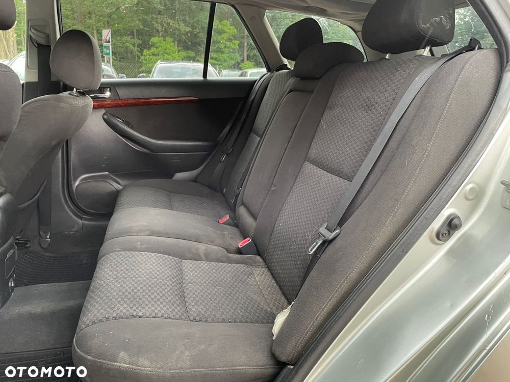 Toyota Avensis 2.0 VVT-i High - 8