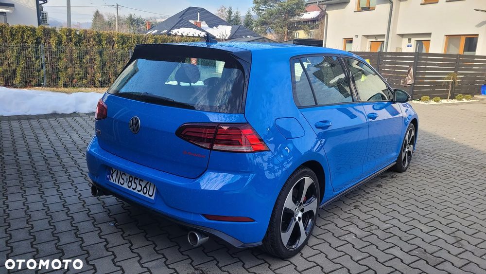 Volkswagen Golf - 5