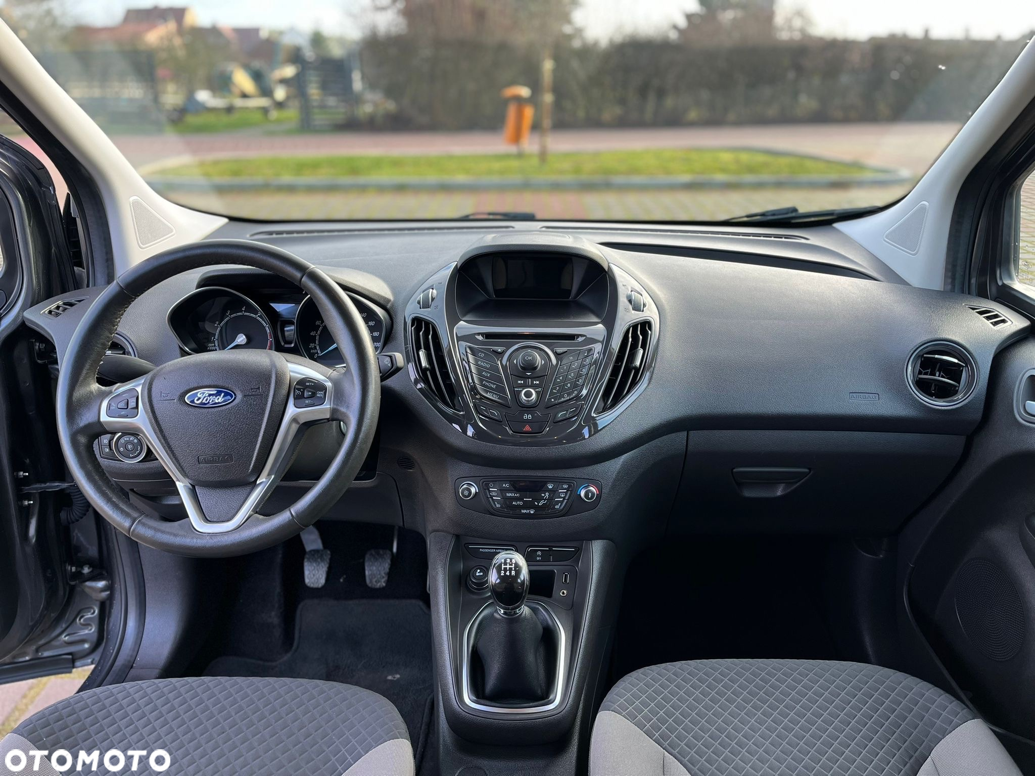 Ford Tourneo Courier 1.0 EcoBoost Ambiente - 7
