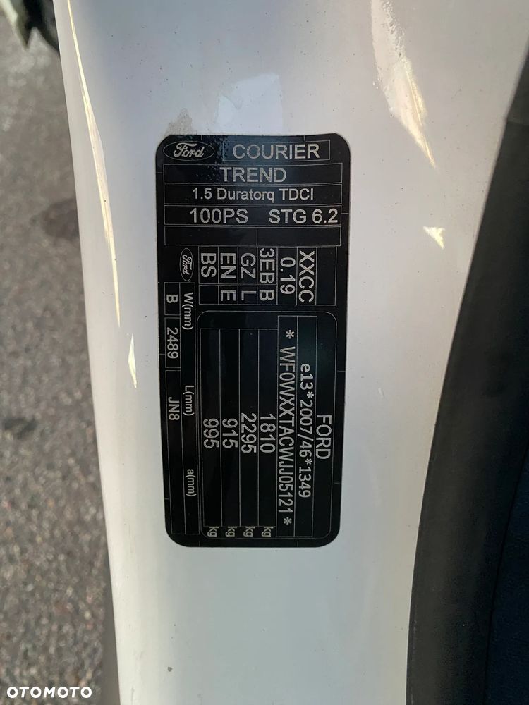 Ford Transit Courier - 28