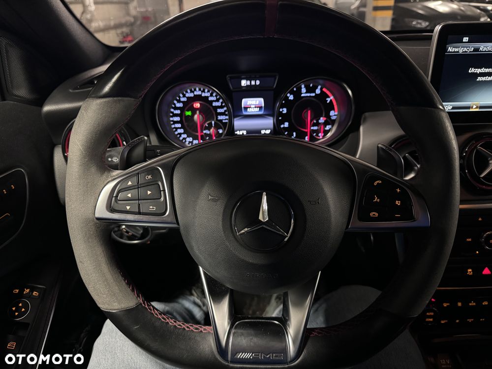 Mercedes-Benz GLA - 13