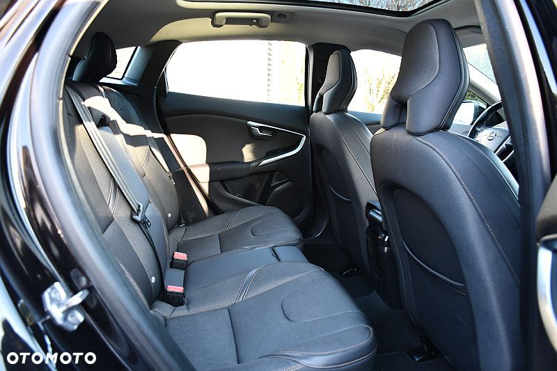 Volvo V40 Cross Country D2 Momentum - 24