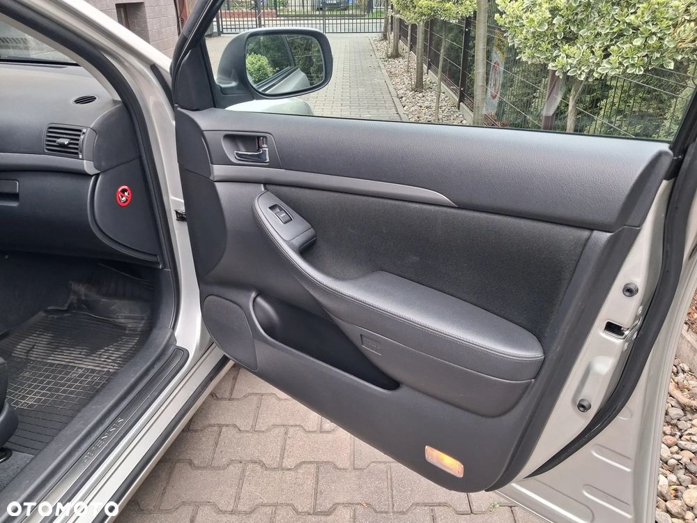 Toyota Avensis 1.8 VVT-i Executive - 8