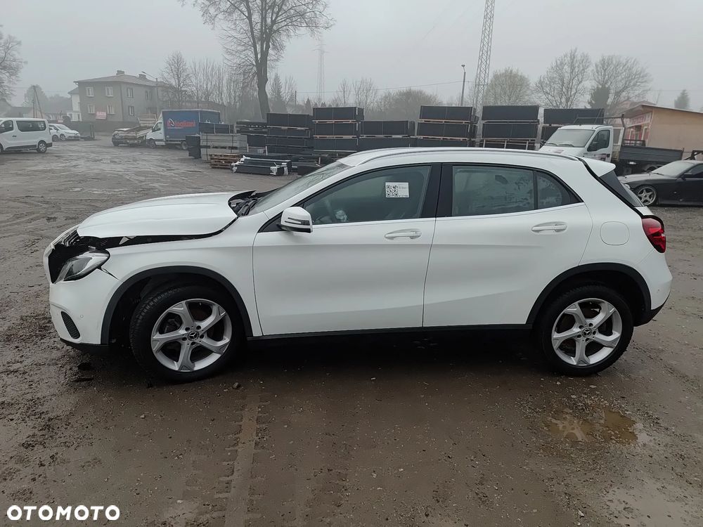 Mercedes-Benz GLA - 22
