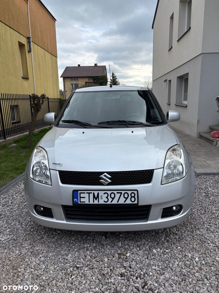 Suzuki Swift - 1