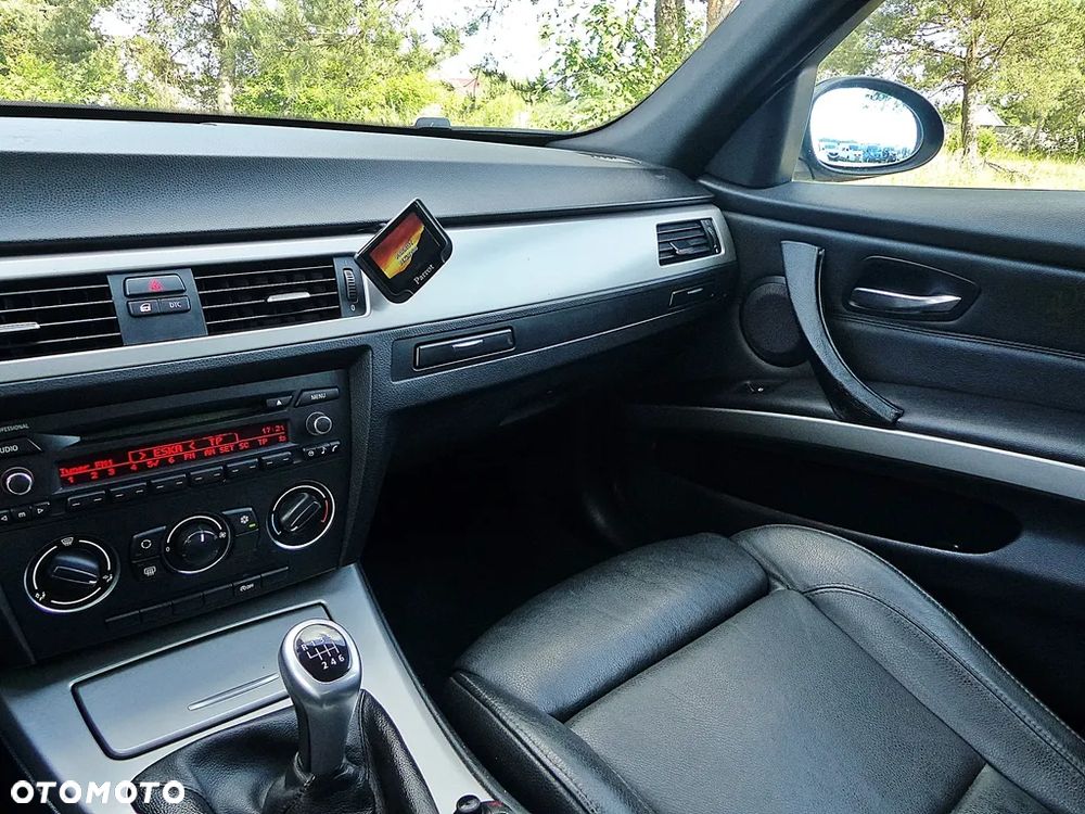 BMW Seria 3 320i Edition Exclusive - 33