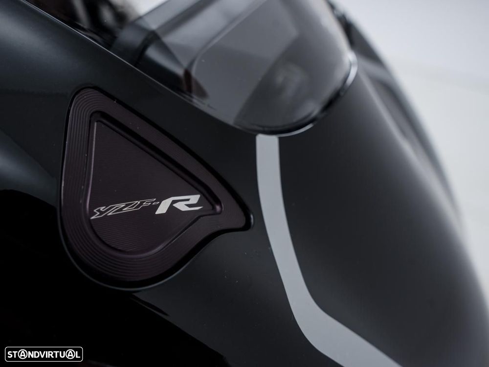 Yamaha R 1 - 6