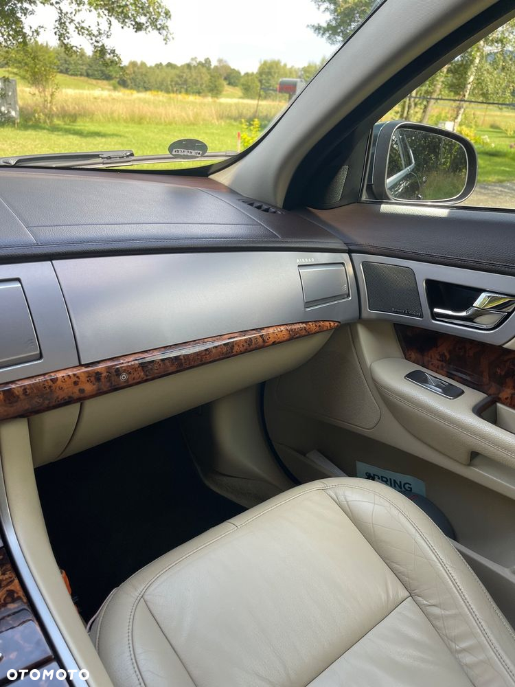 Jaguar XF 2.7 V6 D Luxury - 21