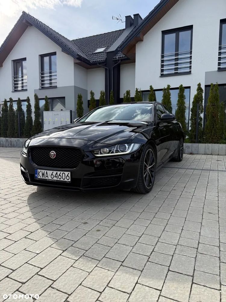 Jaguar XE 2.0 T Prestige - 11