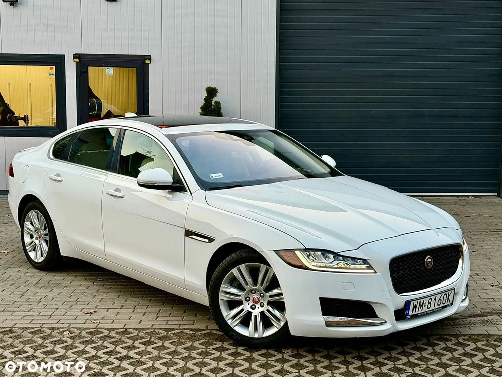 Jaguar XF 35t Prestige - 4