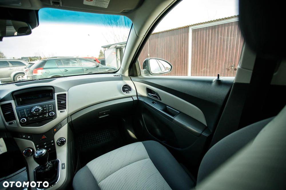 Chevrolet Cruze 1.6 LS - 27