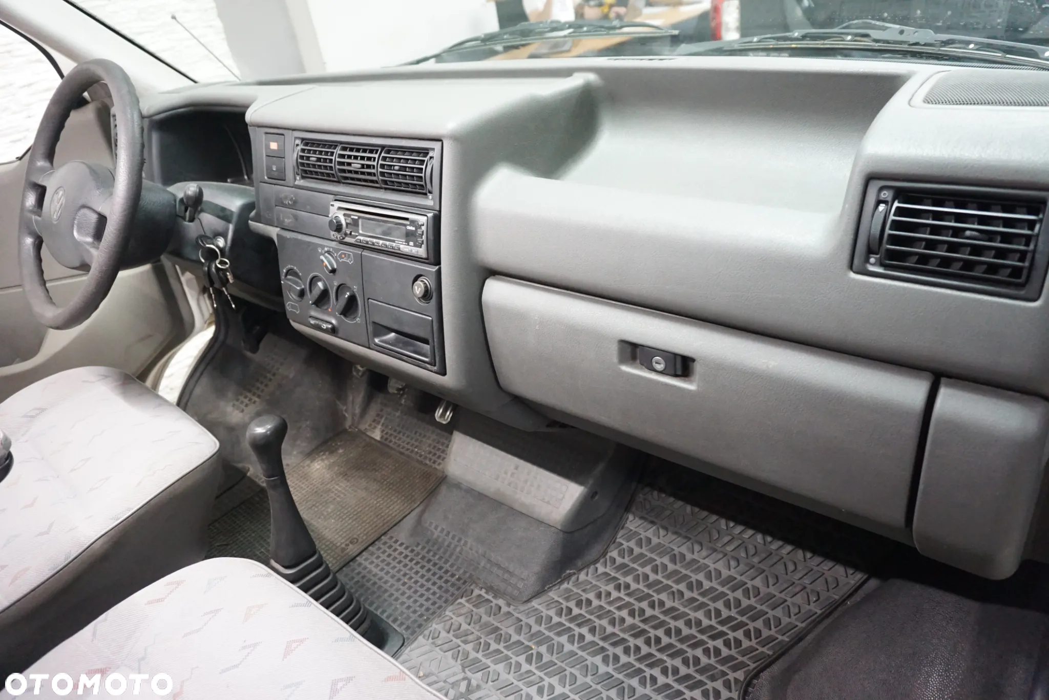 Volkswagen Caravelle TDI Basis / CL - 17
