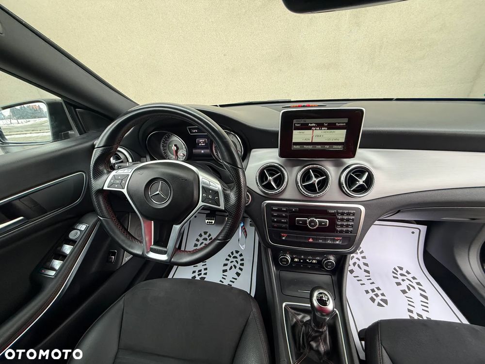 Mercedes-Benz CLA 200 AMG Line - 23